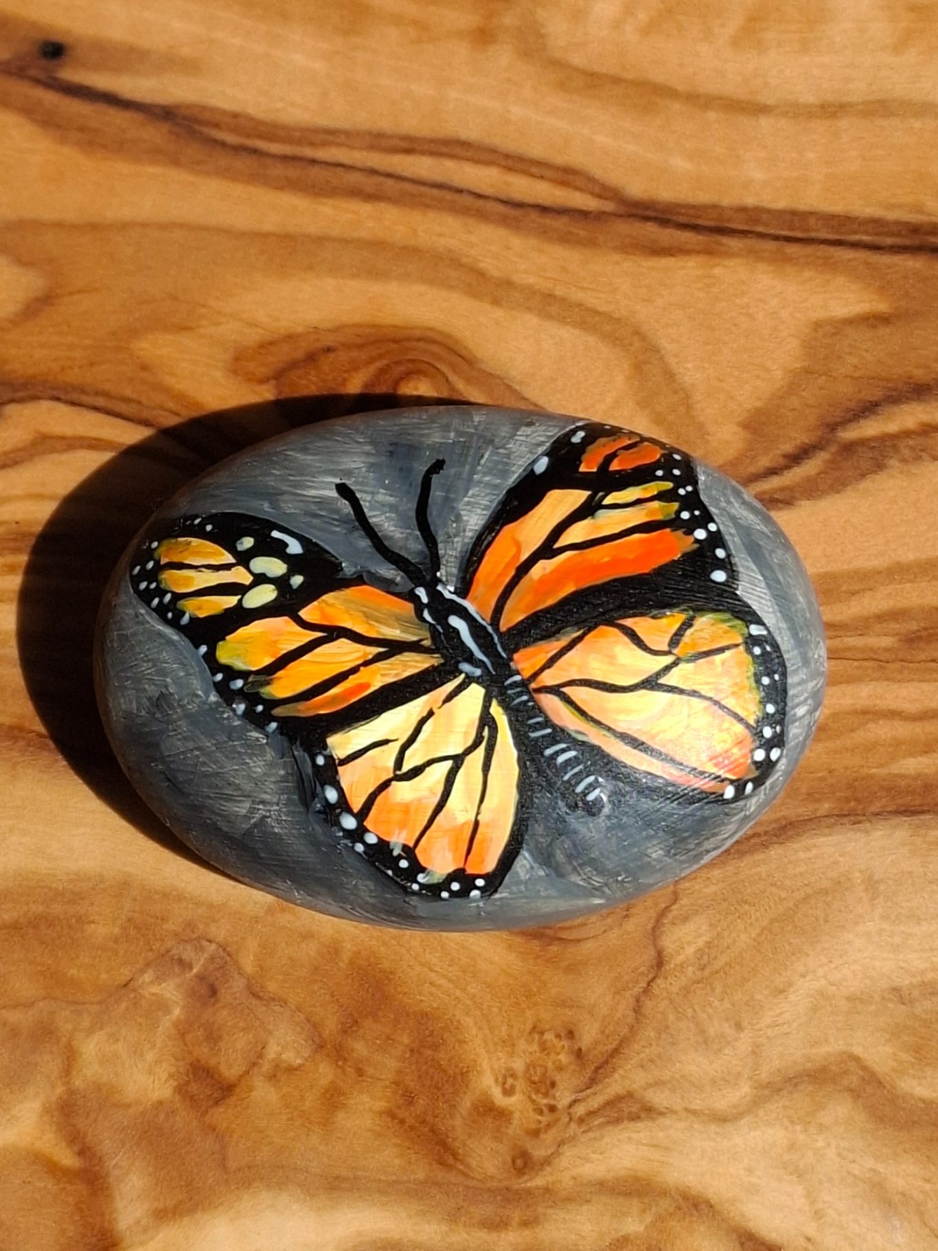 bemalter Stein Schmetterling bemalte Steine